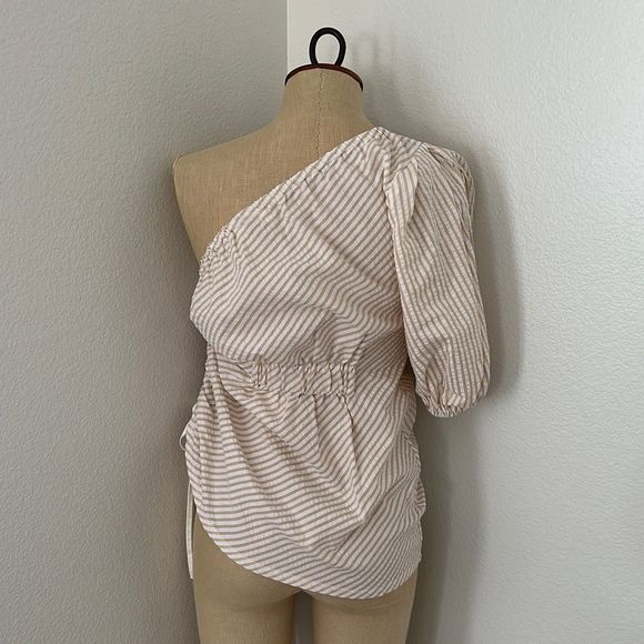 Petersyn One Shoulder Blouse in Almond White Top Size S - Picture 4 of 12